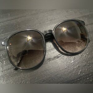 Vintage Illusion: Minimal frames